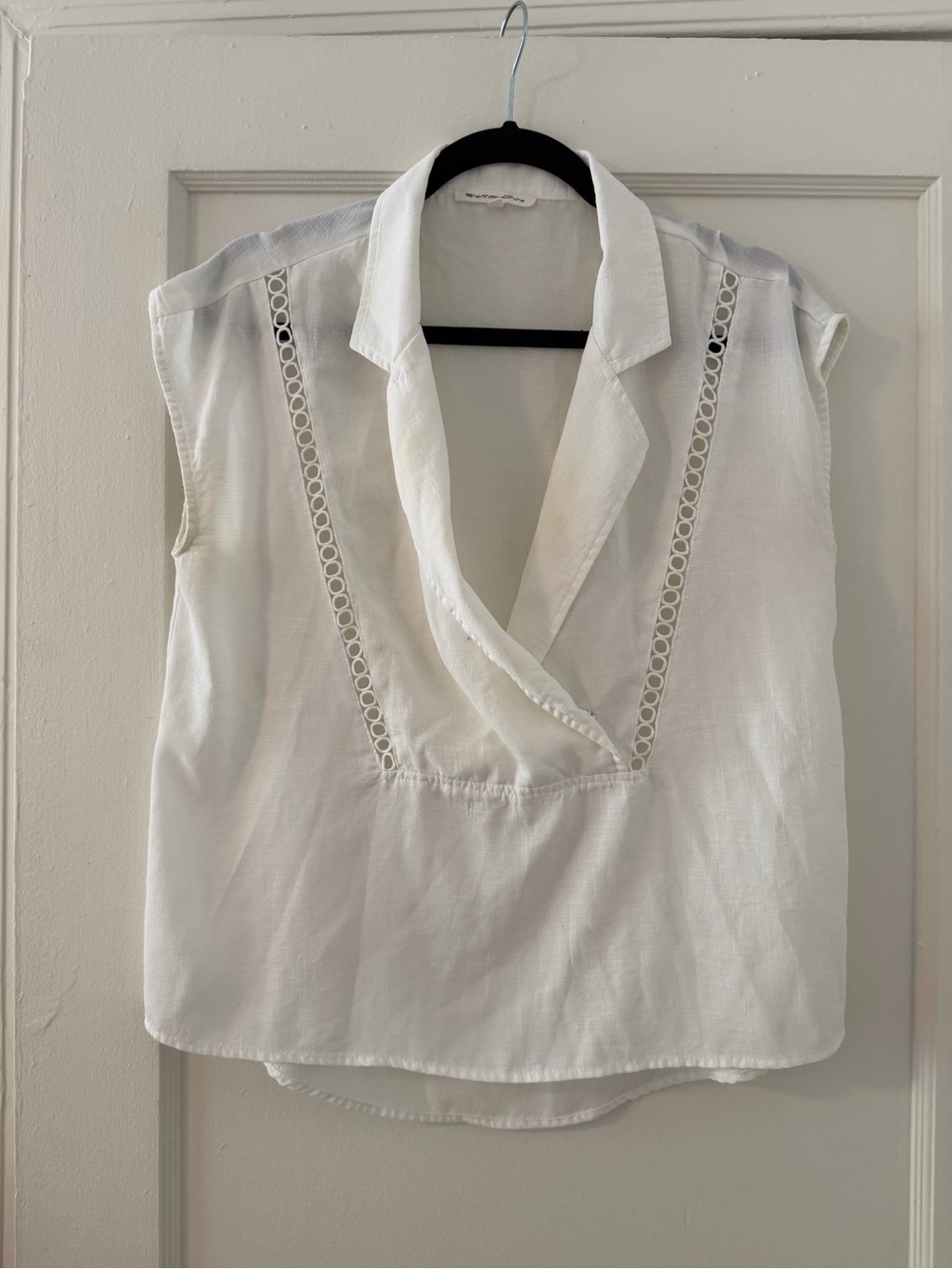 Symphony White Sleeveless Notch Collar V-Neck Blouse